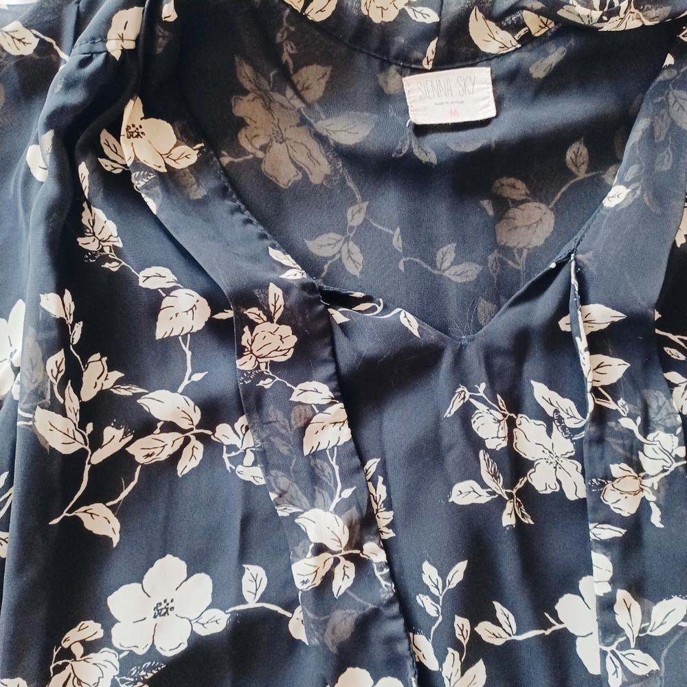Sienna Sky Black Floral Short Sleeve Bow Blouse Cropped Boho Flowy - Medium - Picture 4 of 9